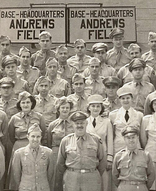 WW2 US ARMY AIR FORCES ANDREWS AIR FORCE BASE GROUP PHOTO w/ Air WACs APR '45