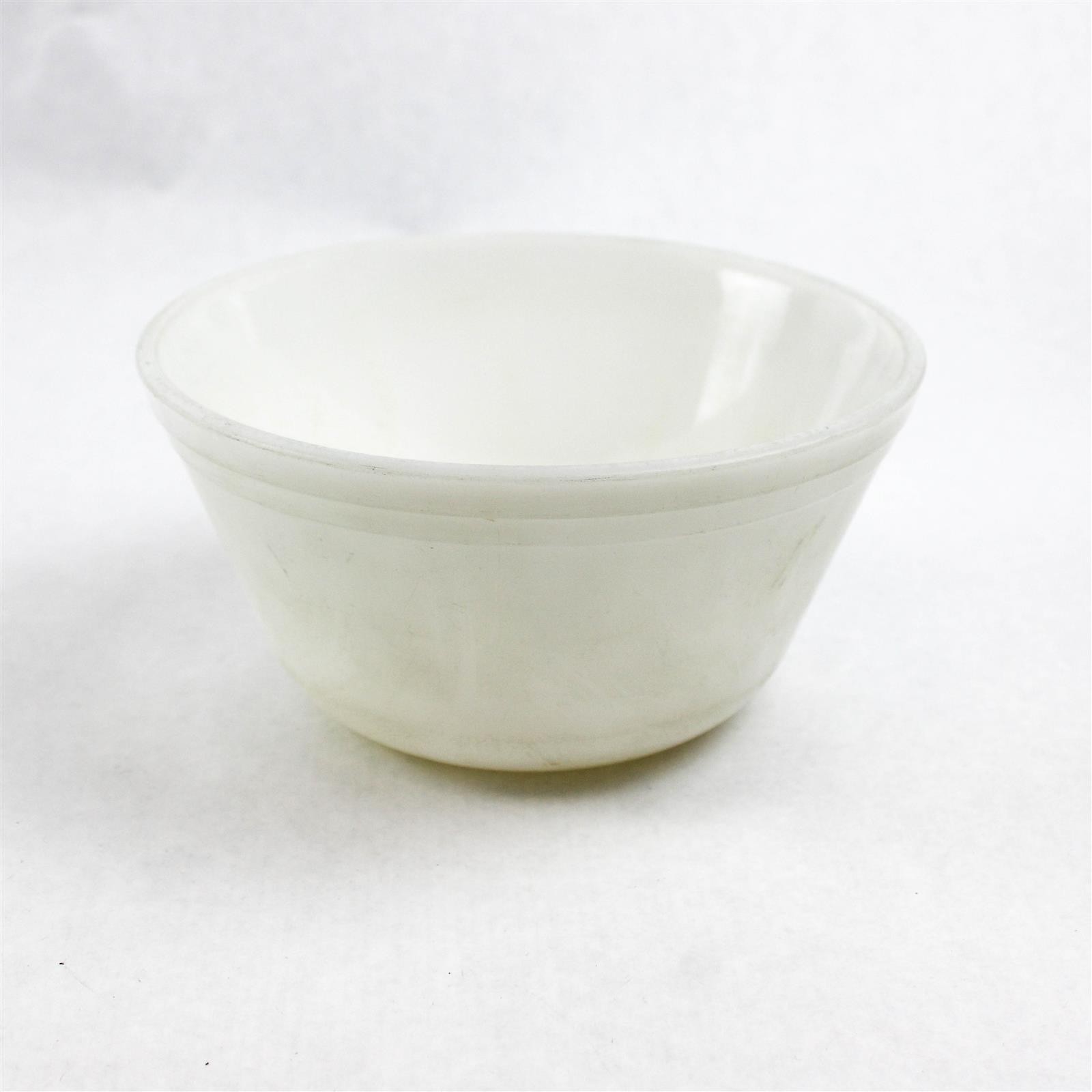 Federal Heat Proof Ovenware Solid White Milk Glass Mixing Bowl 7.25\