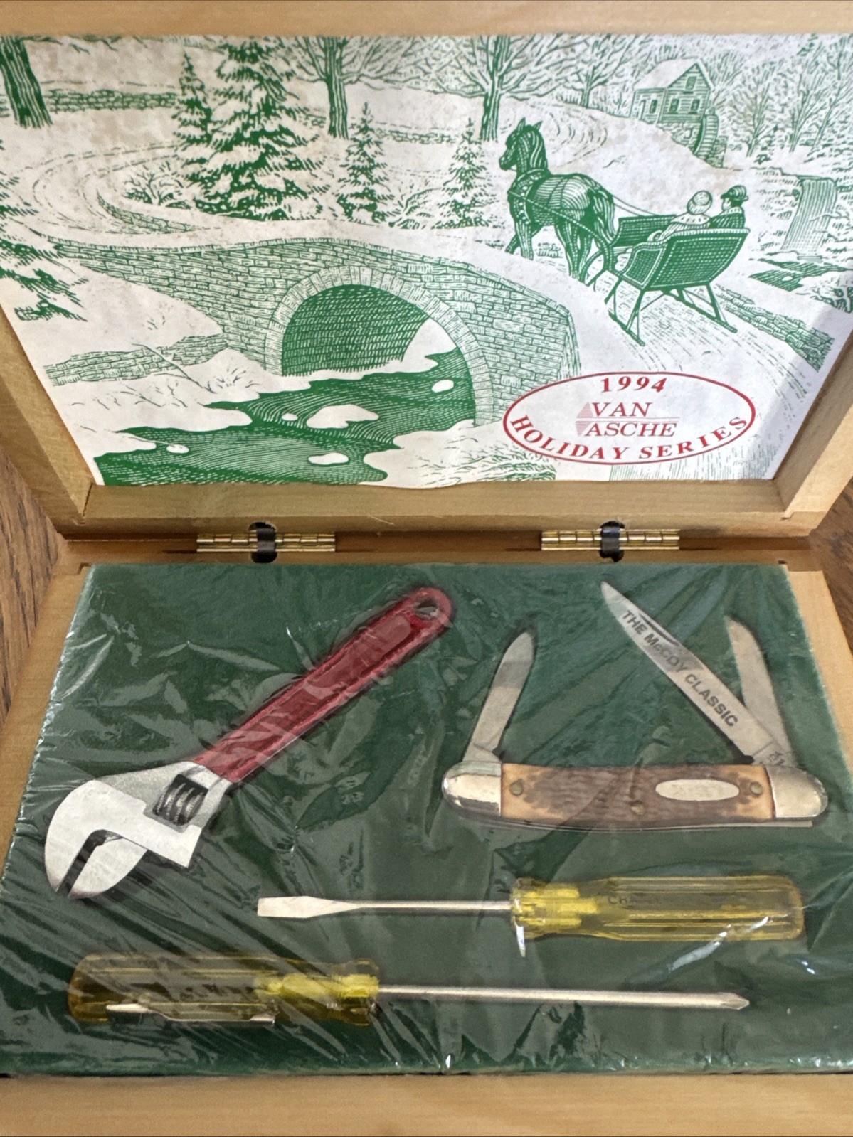 McCoy The McCoy Classic 3-Blade Slipjoint Pocketknife Brown Bone 1994 Holiday