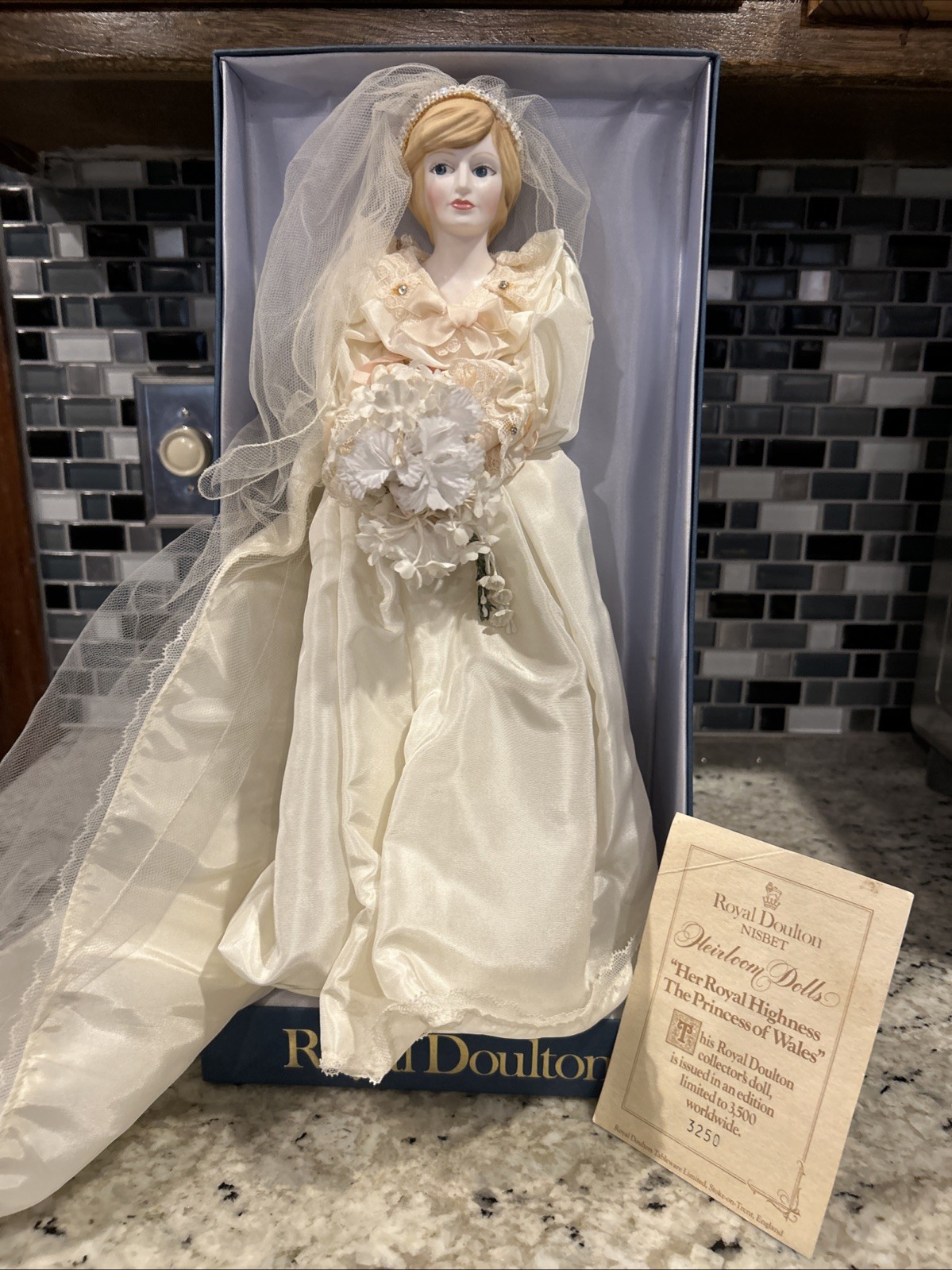 Royal Doulton Nisbet Heirloom Dolls The Princess of Wales Wedding Diana 16\