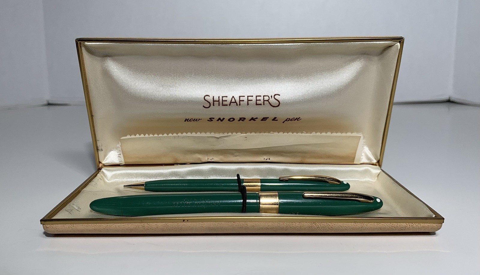 Vintage SHEAFFER SNORKEL GREEN FOUNTAIN PEN & PENCIL BOXED SET