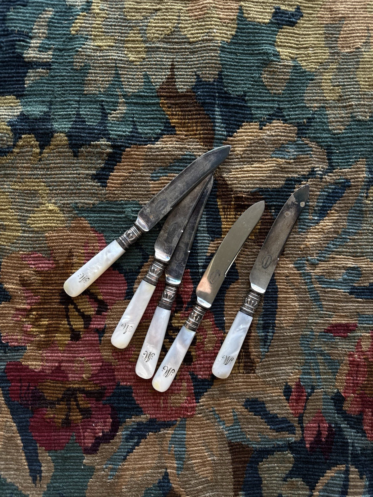 Antique MOTHER OF PEARL STERLING SILVER \'M\' MONOGRAMMED BUTTER KNIFE SET OF 5