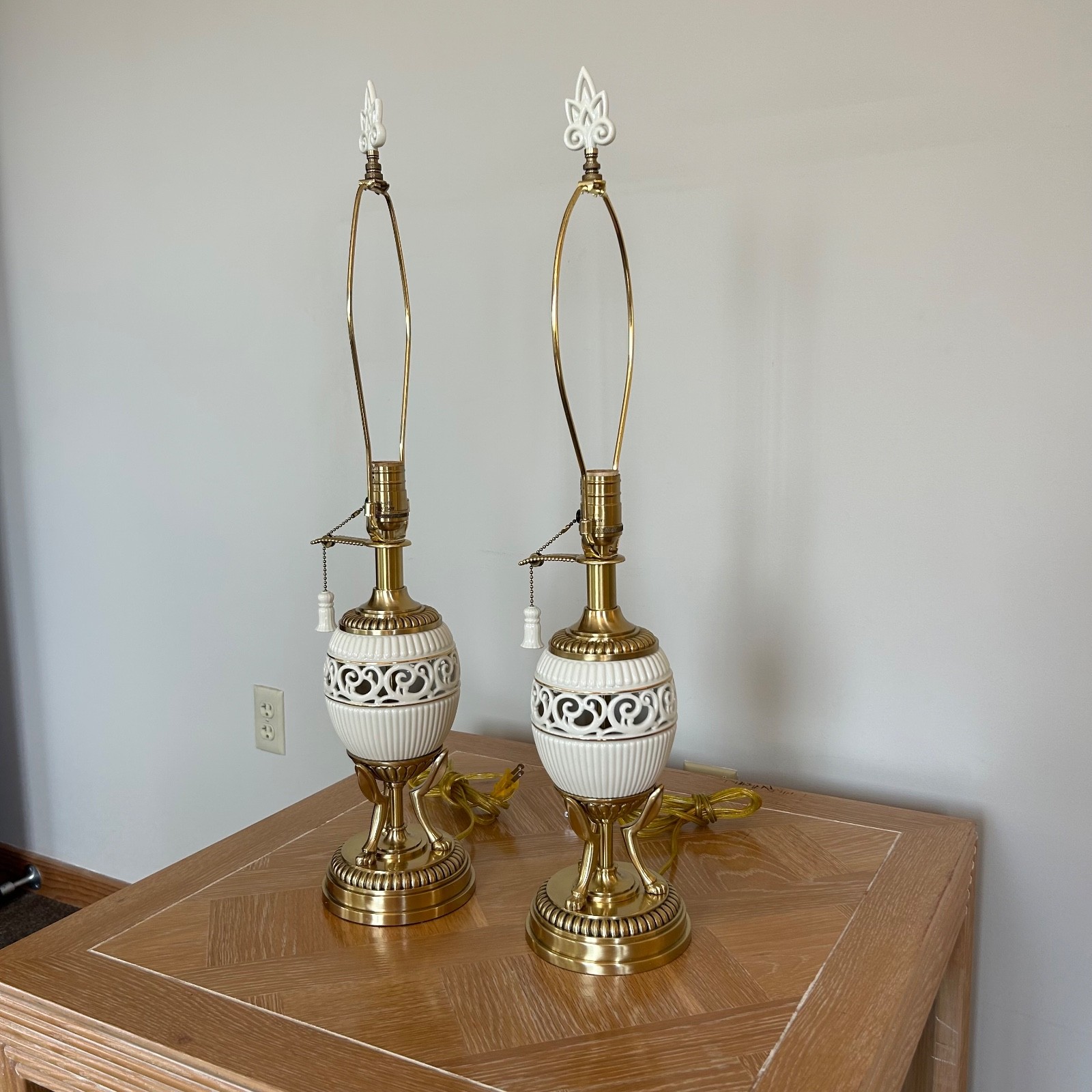 2 Quoizel Lenox Cream and Brass Pull Chain Table Lamps (Pair)