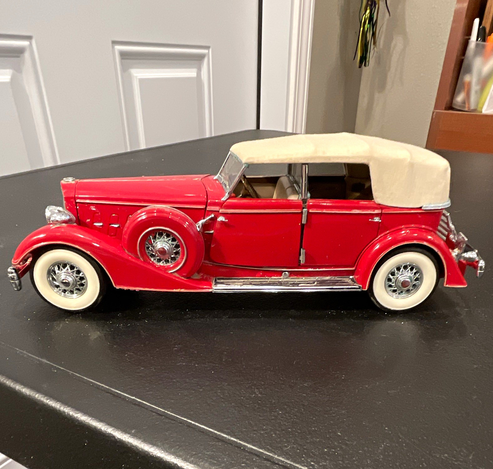Franklin Mint 1934 Packard Red Convertible 1:24 Diecast Model minor corrosion