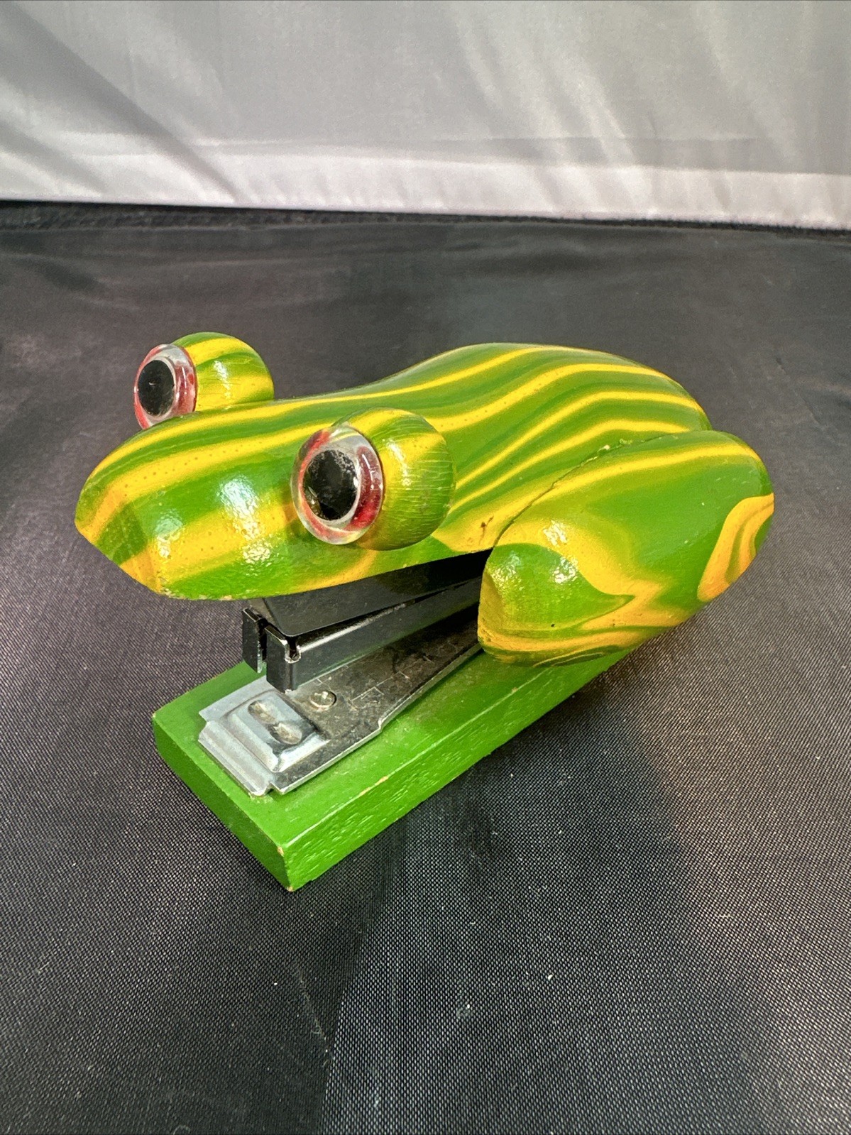 Vintage Wooden Frog Stapler Green/Yellow