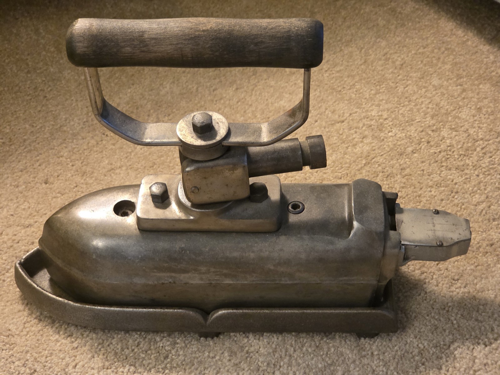 The National Electric Heating Co. Limited Canada commercial iron trivet 1910