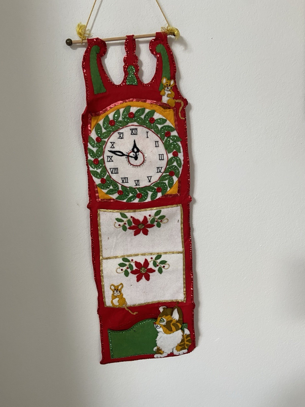 VTg Handmade 1970's Bucilla Applique Felt Sequin Card Holder grandfather clock