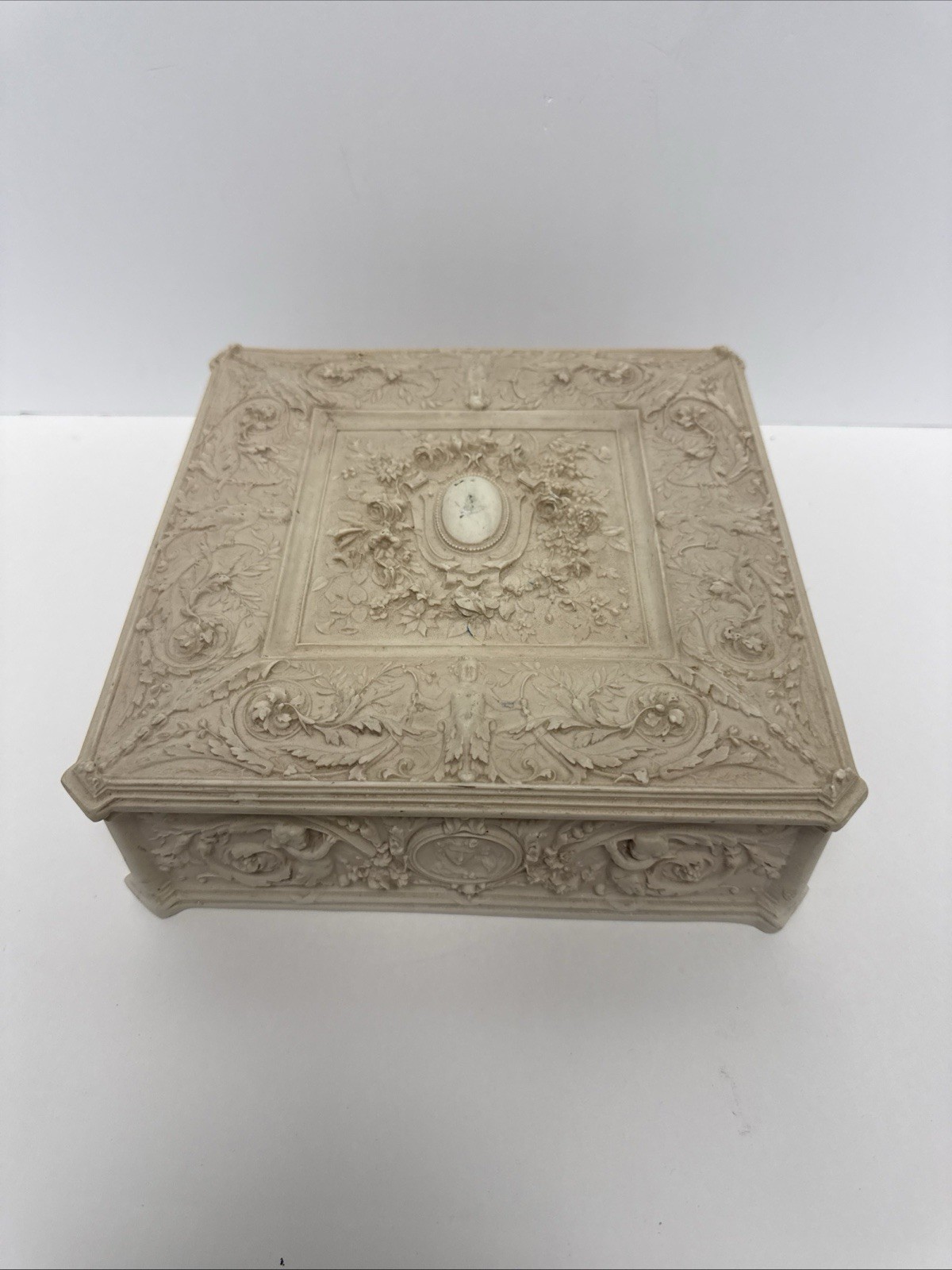 STUNNING Incolay Jewelry Box With Cherubs - 