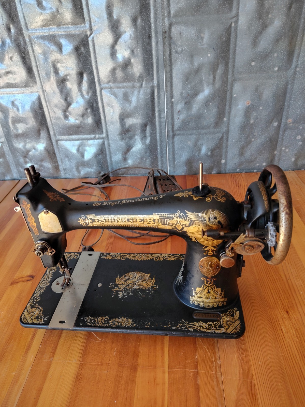 Vintage 1930\'s Singer Sewing Machine Head Sphinx Model 127 *Parts Or Repair\