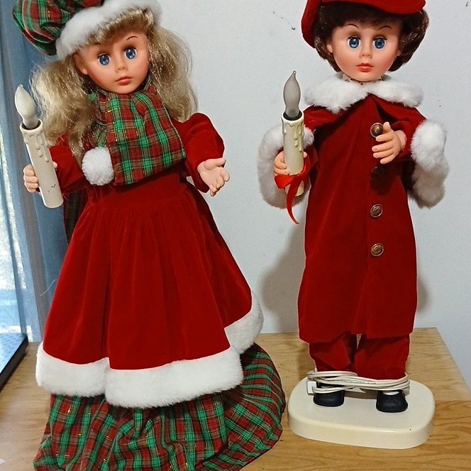 Vintage Rennoc Innovations Christmas Carolers Animated Boy & Girl Doll Pair 24