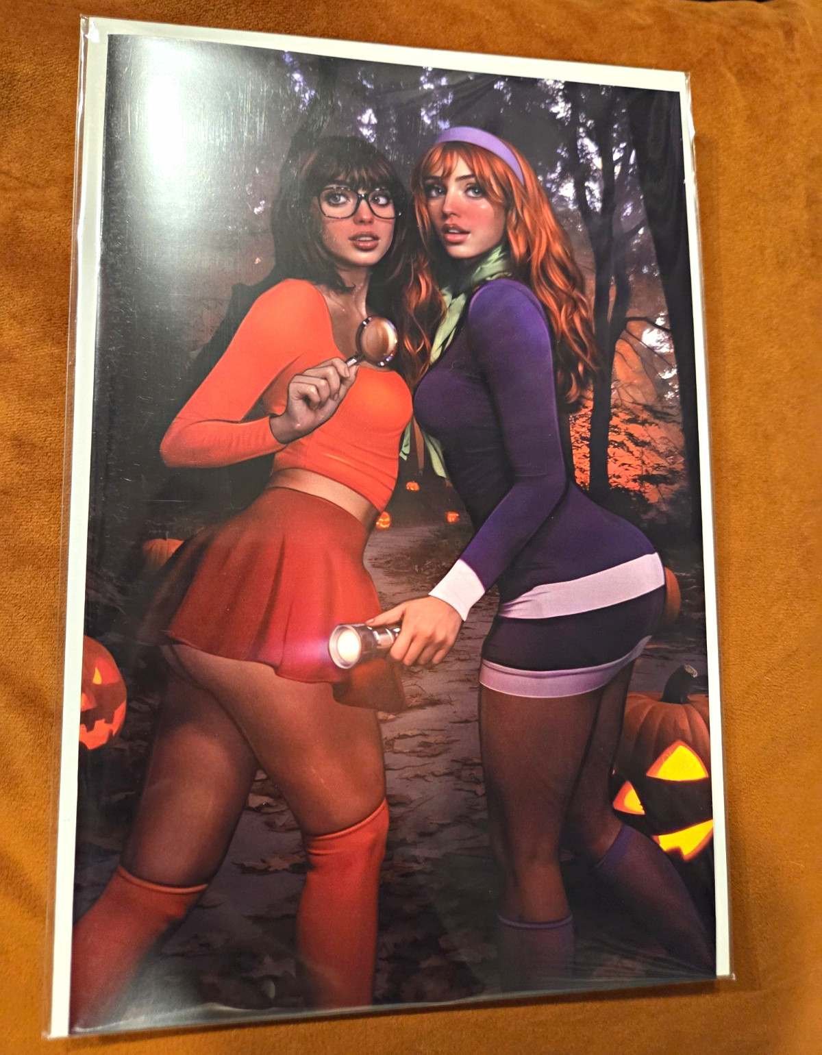 Velma & Daphne Cosplay By Oksi BooKooComix Bigg Pigg Exclusive