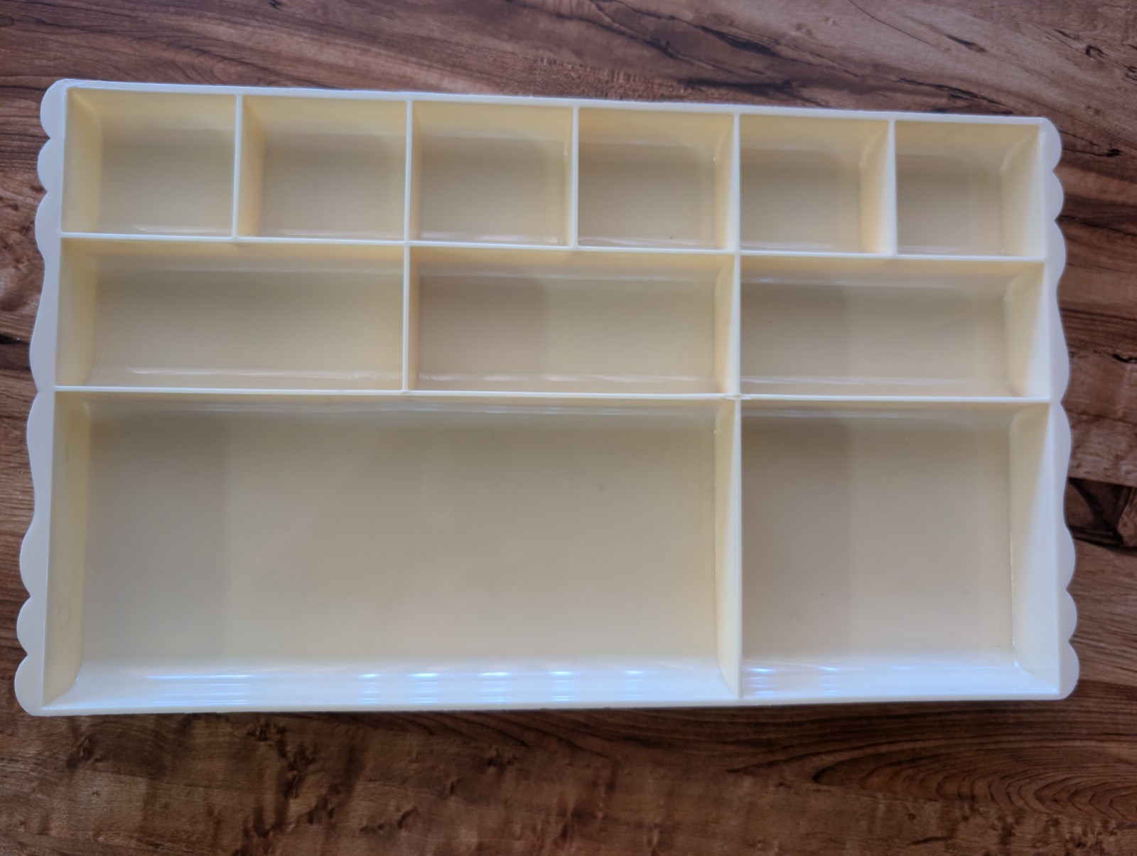 VTG Hard Plastic LustroWare Vanity Tray Organizer w/Scalloped Edge NEW UNUSED VTG Hard Plastic LustroWare Vanity Tray Organizer w/Scalloped Edge NEW UNUSED