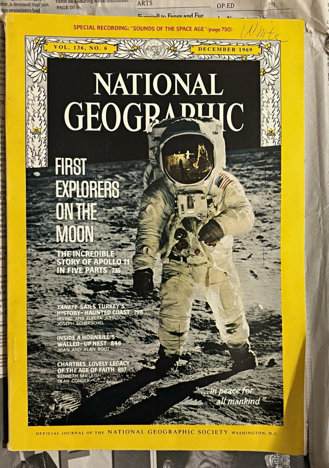 Vintage Dec 1969 National Geographic Apollo 11 Moon Landing WITH INTACT RECORD