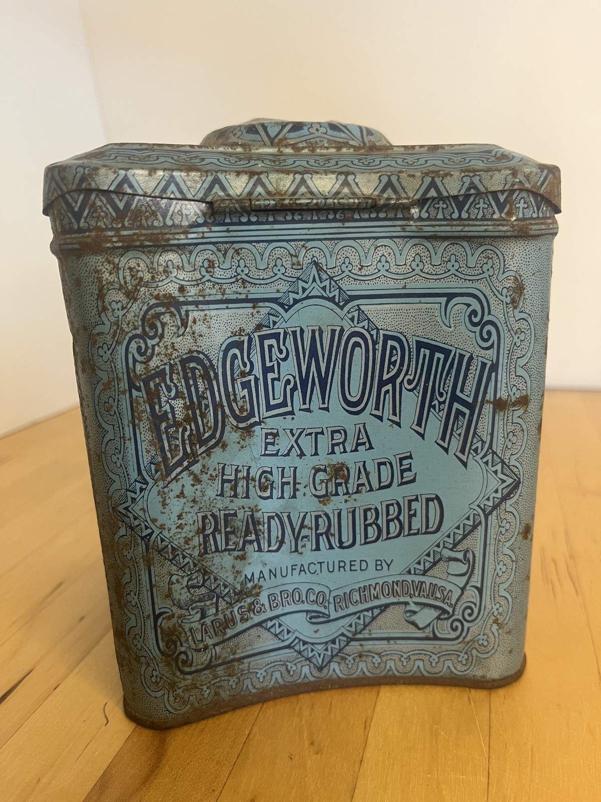 Edgeworth Vintage Extra High Grade Ready-Rubbed Tobacco Tin Blue Larus & Bro Co
