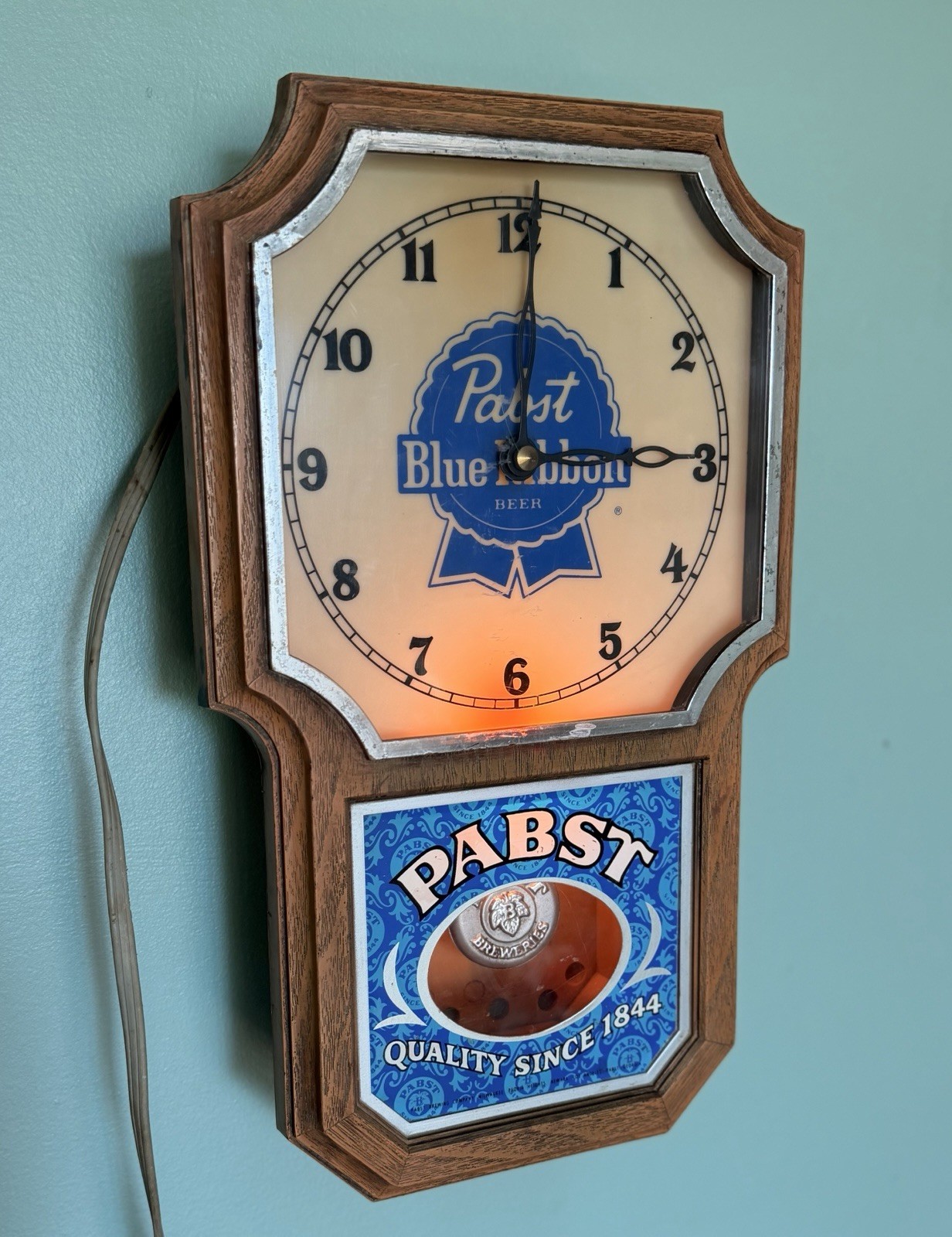 Vintage 1960s Pabst Blue Ribbon Lighted Pendulum Clock P-762-T Embosograph RUNS 