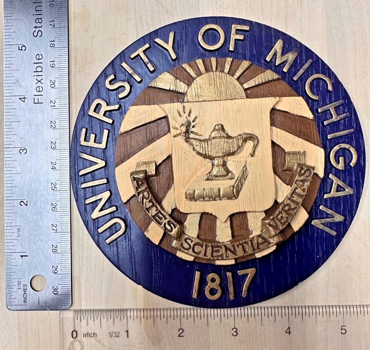 VINTAGE SEAL OF UNIVERSITY OF MICHIGAN - RESIN WOOD GRAIN PLAQUE –UNIQUE & RARE VINTAGE SEAL OF UNIVERSITY OF MICHIGAN - RESIN WOOD GRAIN PLAQUE –UNIQUE & RARE