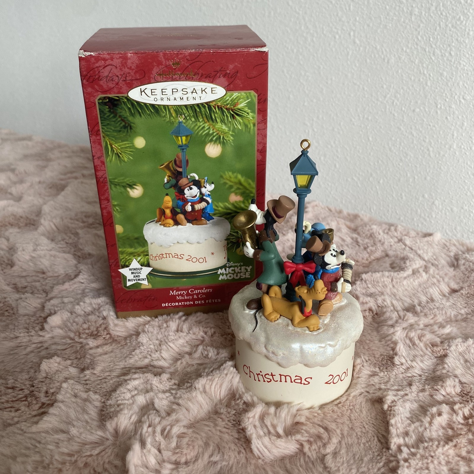 BROKEN Merry Carolers Mickey & Co. 2001 Hallmark Ornament Disney Goofy Pluto