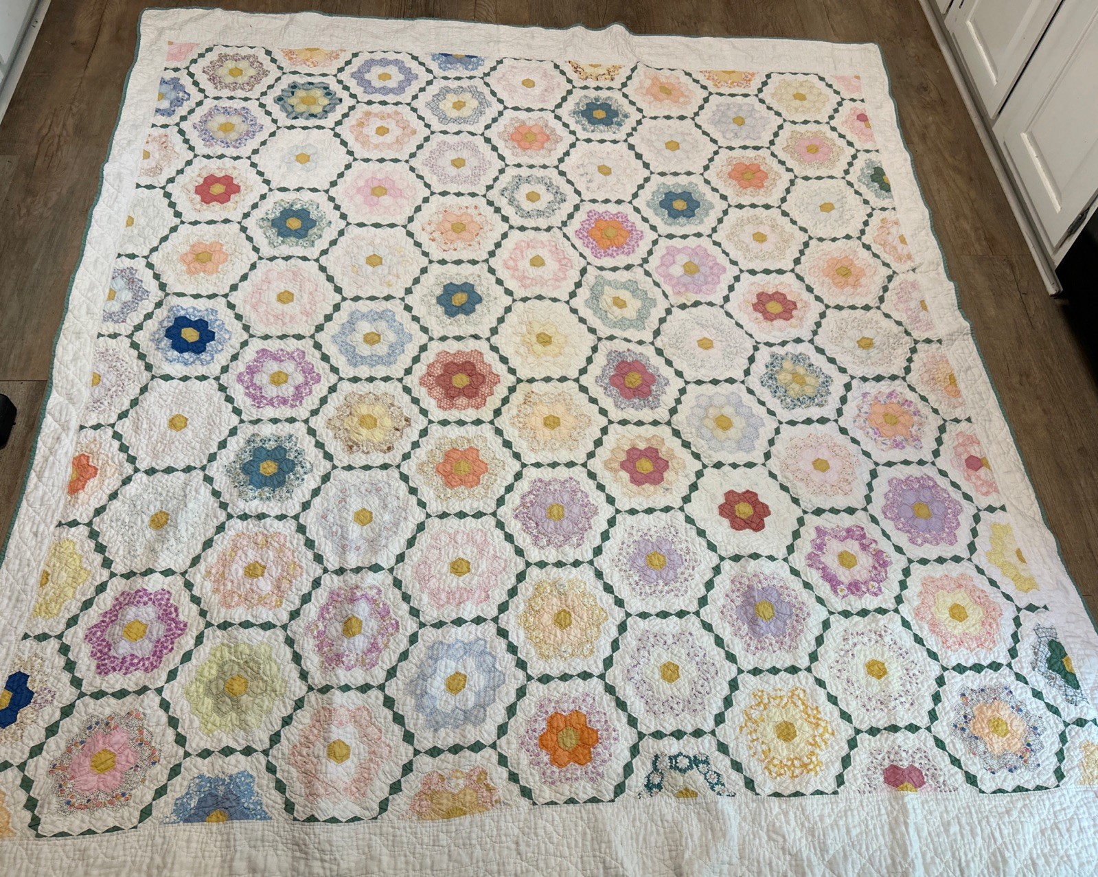 Vintage Grandmothers Flower Garden Quilt 83 x 74 All Hand Stitched 62 Flowers