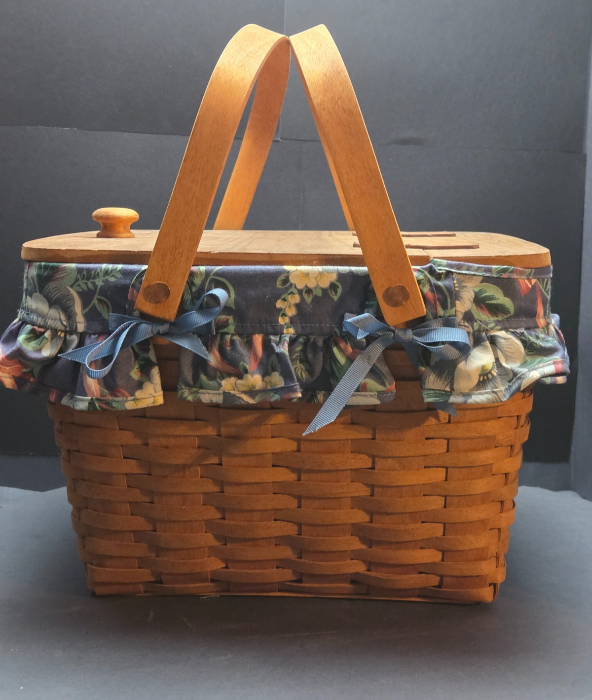 Longaberger 1993 Picnic Basket Wood Lid Floral Liner w/Double Handles Complete