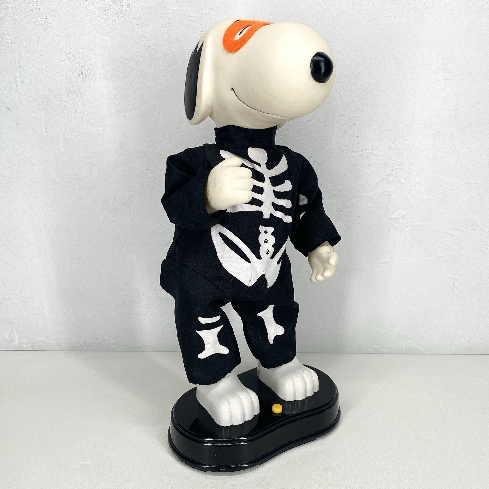 Vintage 1998 Gemmy Peanuts Snoopy Hip Swinging Halloween Skeleton Costume WORKS