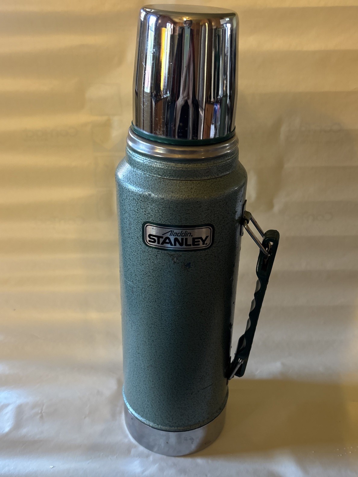 Vintage Aladdin Stanley Model A-944DH 1-Quart Vacuum Bottle Vintage Aladdin Stanley Model A-944DH 1-Quart Vacuum Bottle