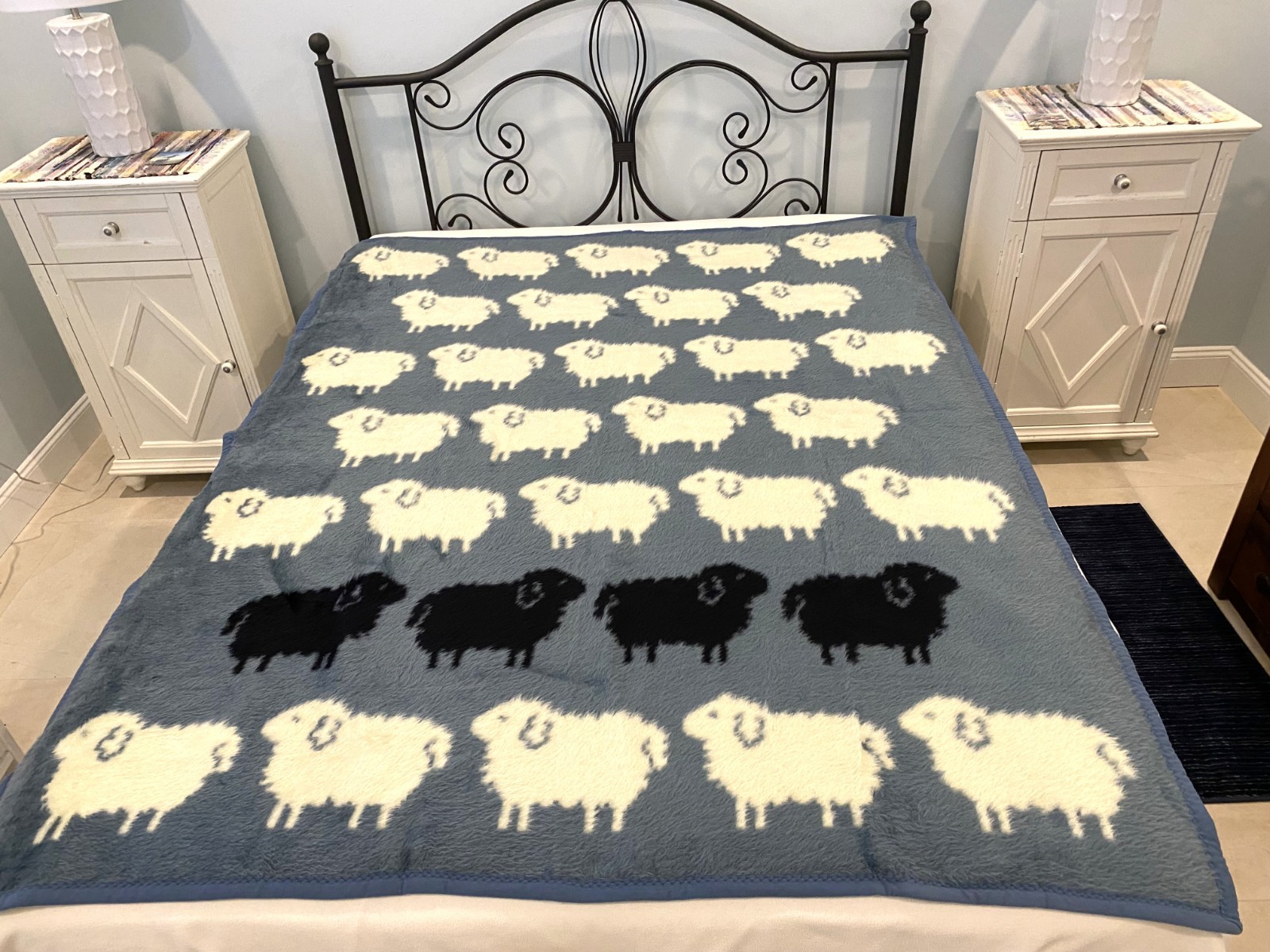 Vtg Crown Crafts Vuteks Vukovar Black Sheep Blanket Reversible 60x80 Blue White