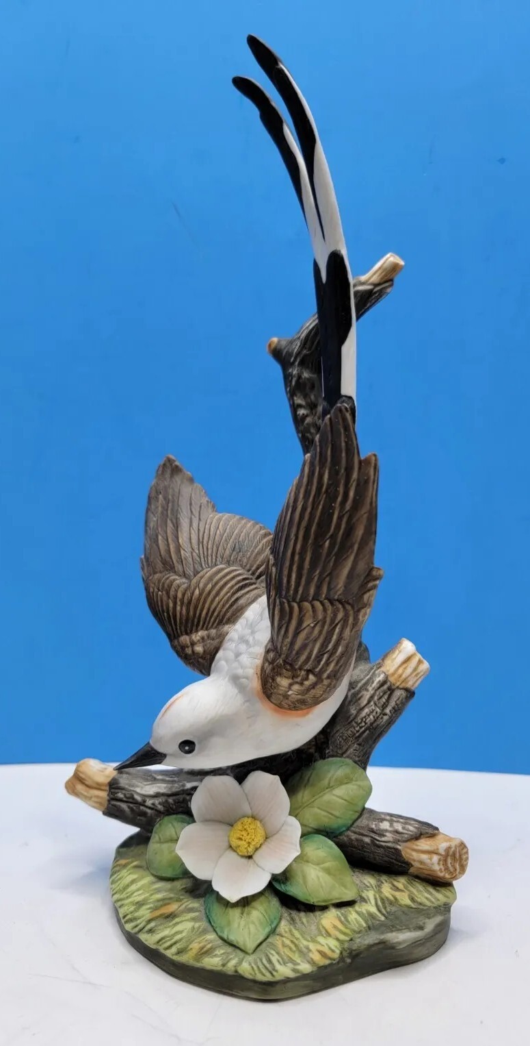 1986 Homco Masterpiece Scissor-Tailed Flycatcher Porcelain Bird Figurine.