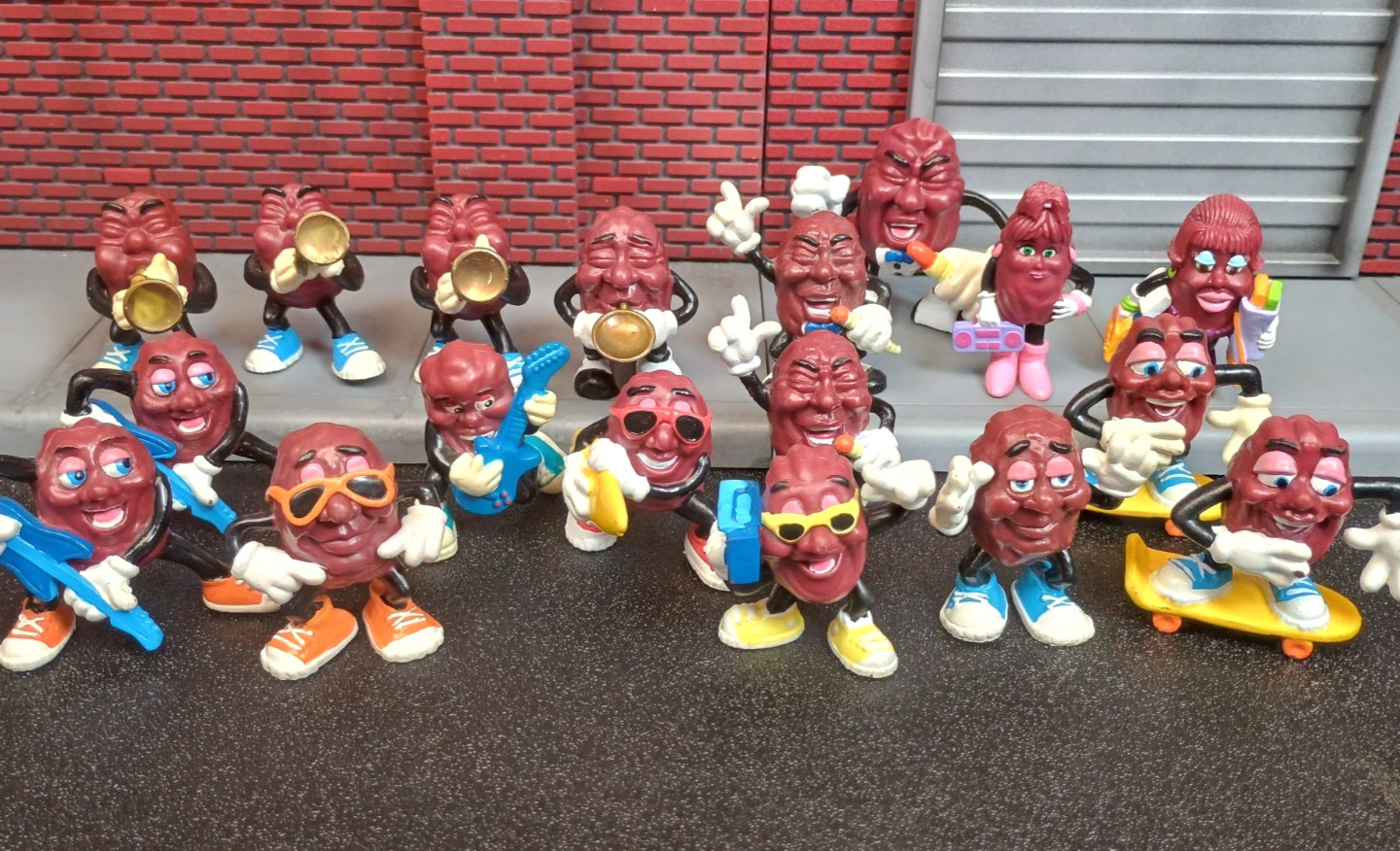 California Raisins Figure Lot of 18 Vintage 1987 1988 2001 PVC Applause CALRAB