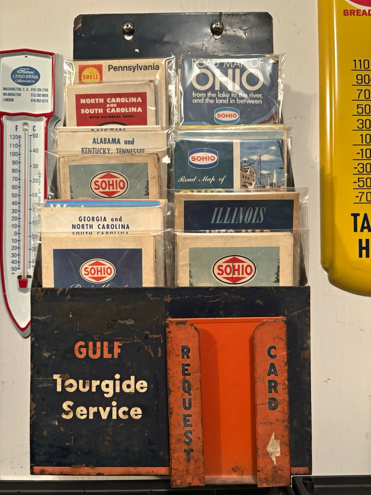 Vintage Gulf Tourguide Service Metal Display Map holder.