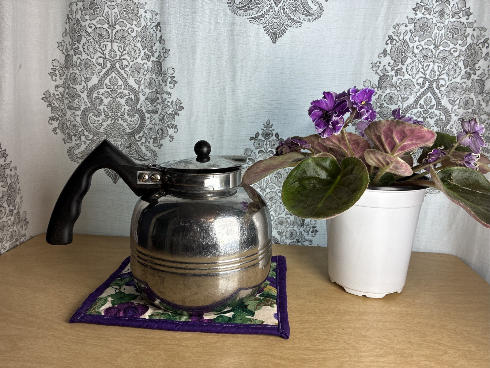VTG FLAVOR SEAL Stainless Steel Tea Pot/Coffee Carafe with Lid VTG FLAVOR SEAL Stainless Steel Tea Pot/Coffee Carafe with Lid