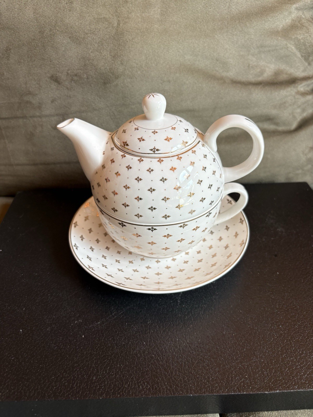 Grace's Teaware Tea For One Ceramic Teapot Lid Cup Saucer White Gold Geo