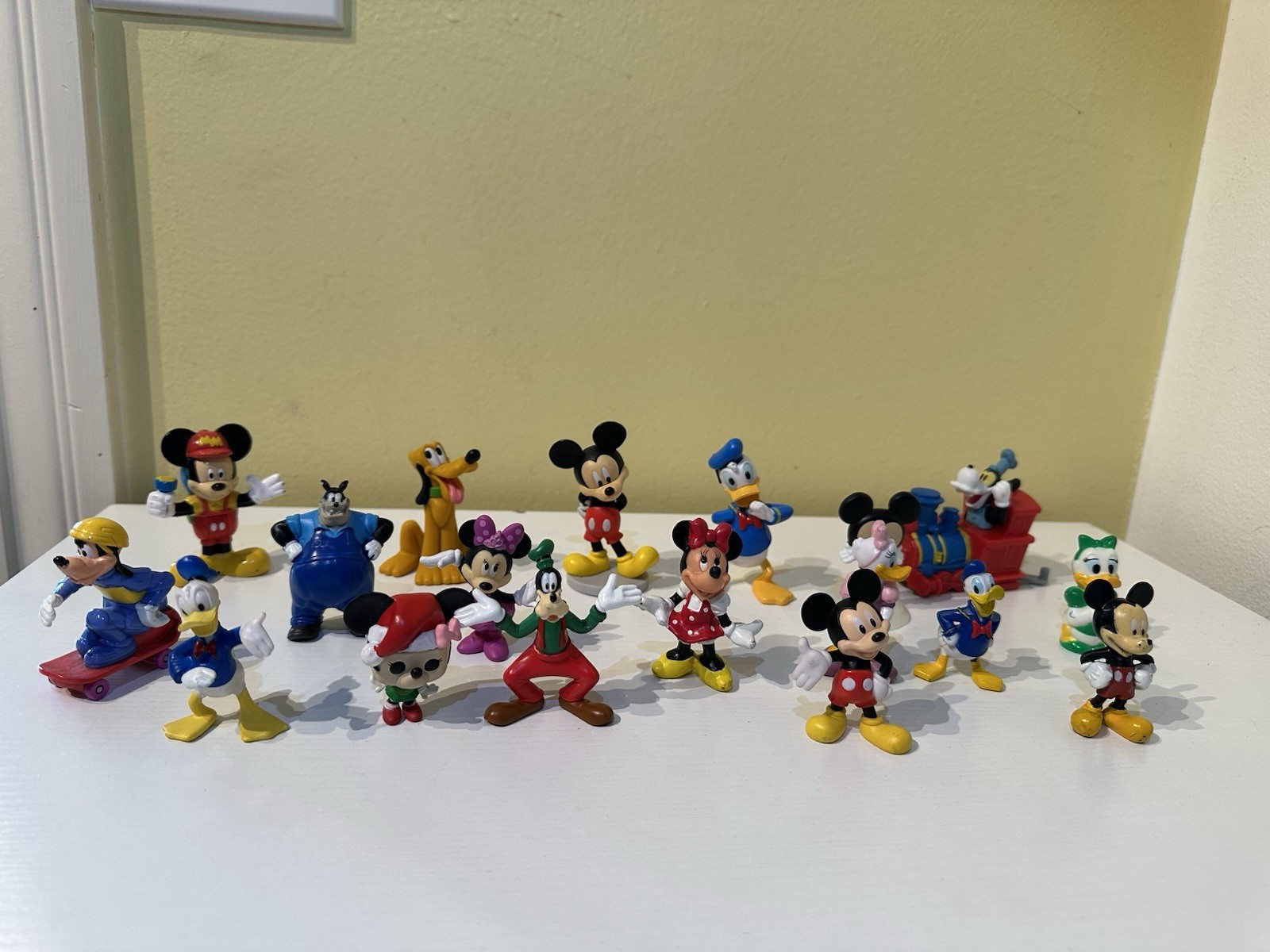 Disney Figure Lot Mickey Mouse Donald Duck Minnie Pluto Goofy 18pc Animation Toy