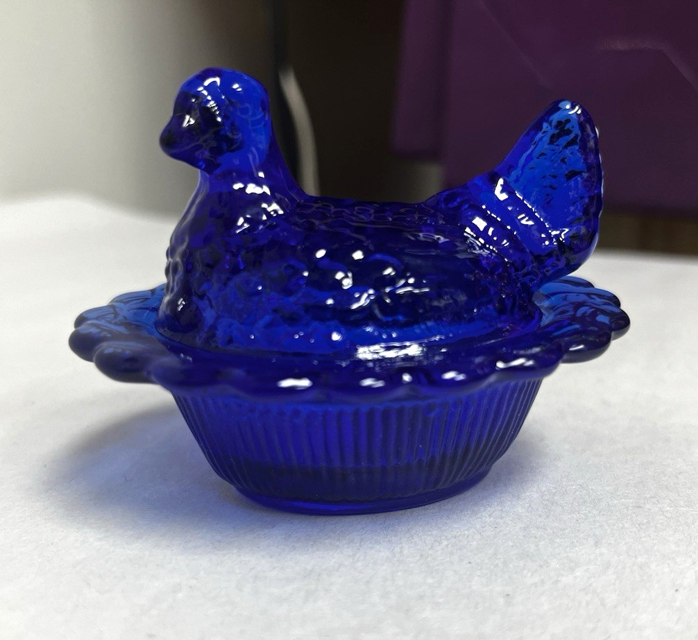 MOSSER Mini cobalt Hen on nest