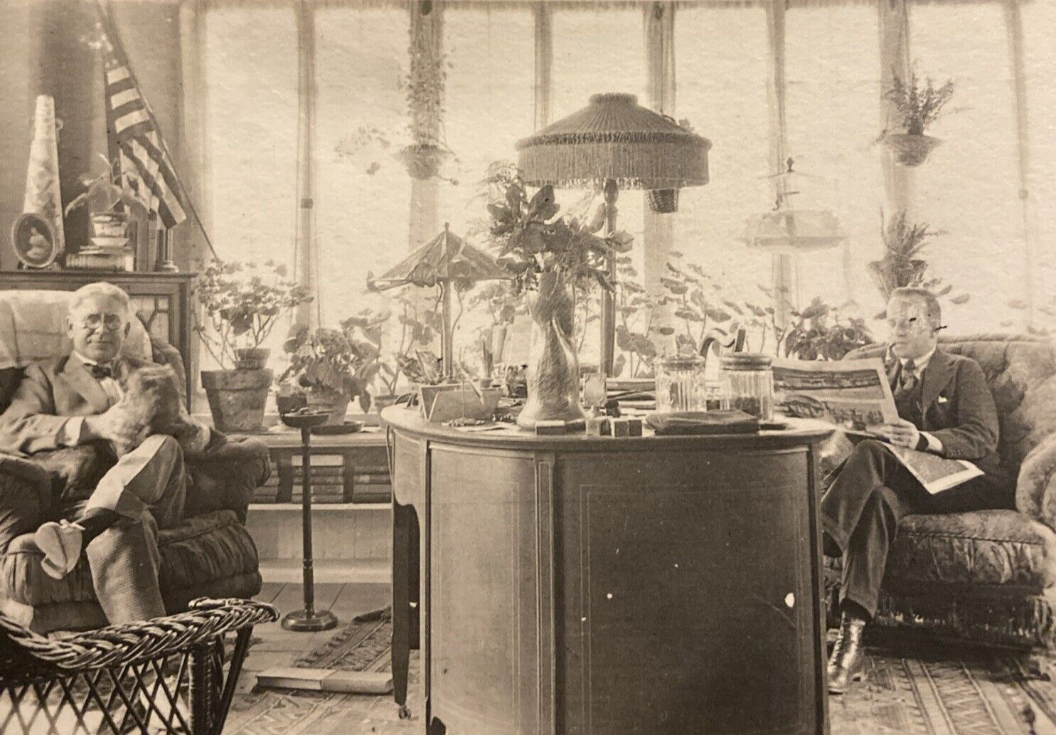 Antique 1910s Men Dog Reading Newspaper Smoking USA Flag Lamp Decor Photo P11z11