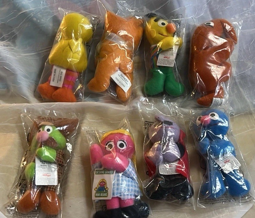 RARE 1999 Kellogg\'s Sesame Street Sherlock Hemlock & Barkley Lot (8) Sealed New