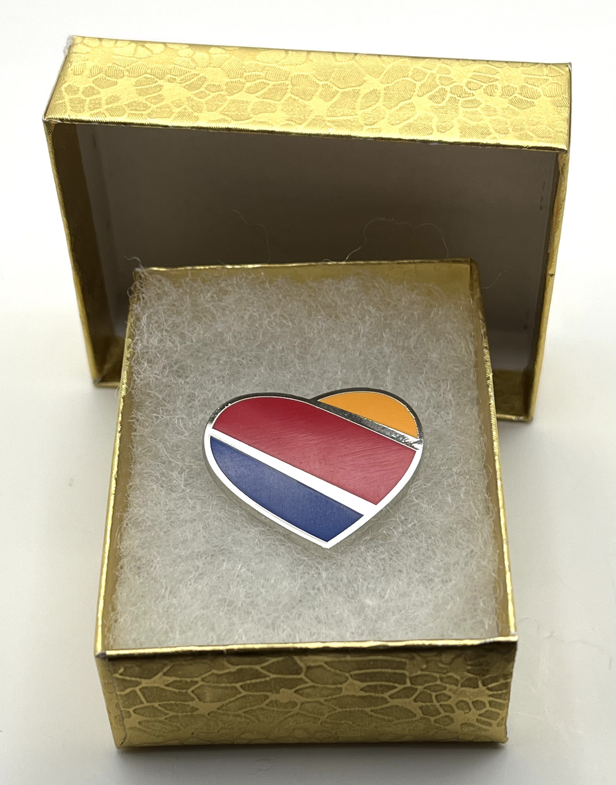 Southwest Airlines Heart Logo Lapel Pin Cloisonné Repro Gift Southwest Airlines Heart Logo Lapel Pin Cloisonné Repro Gift