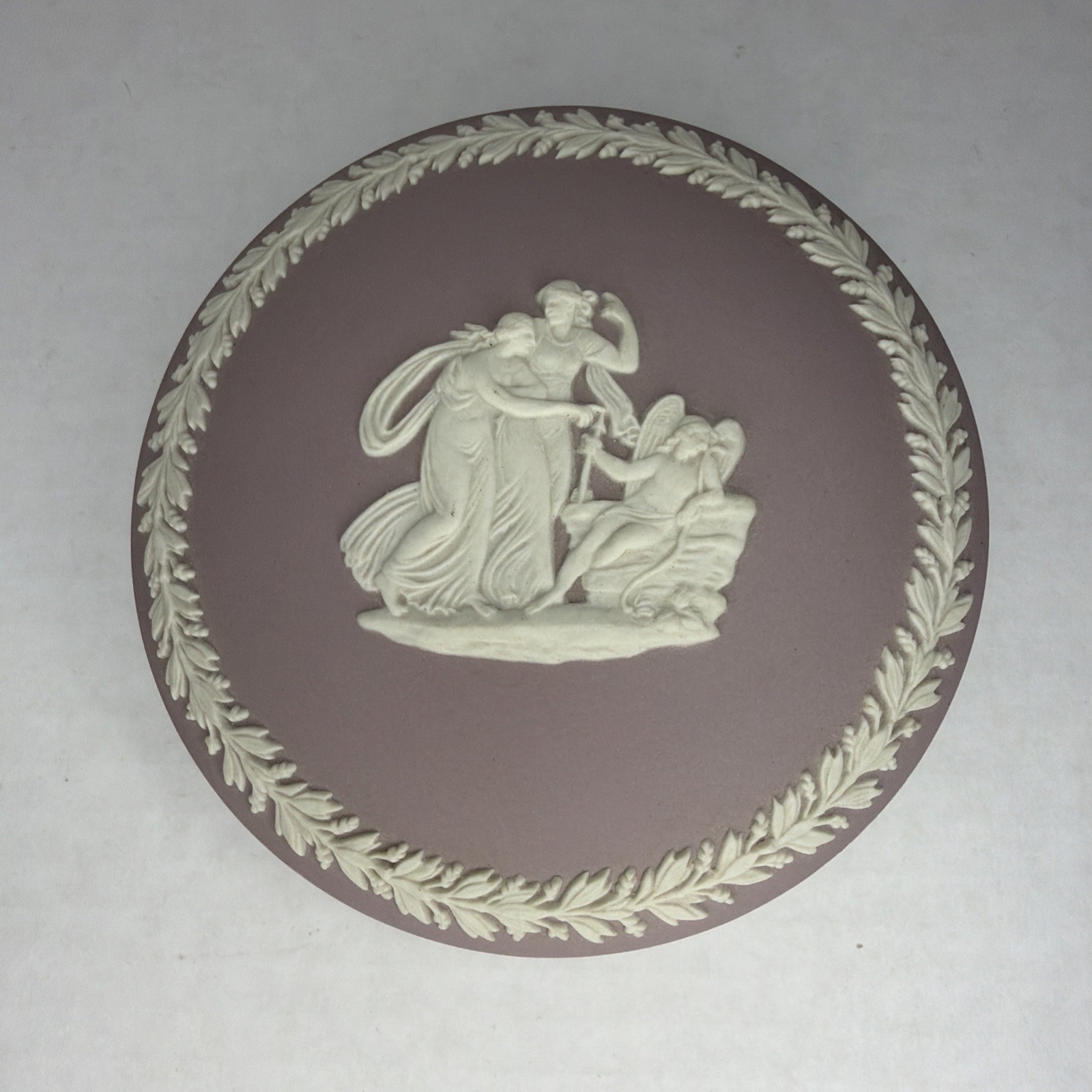 Vintage Wedgwood Jasperware Lilac Trinket Box Bas Relief Laurel England Vintage Wedgwood Jasperware Lilac Trinket Box Bas Relief Laurel England