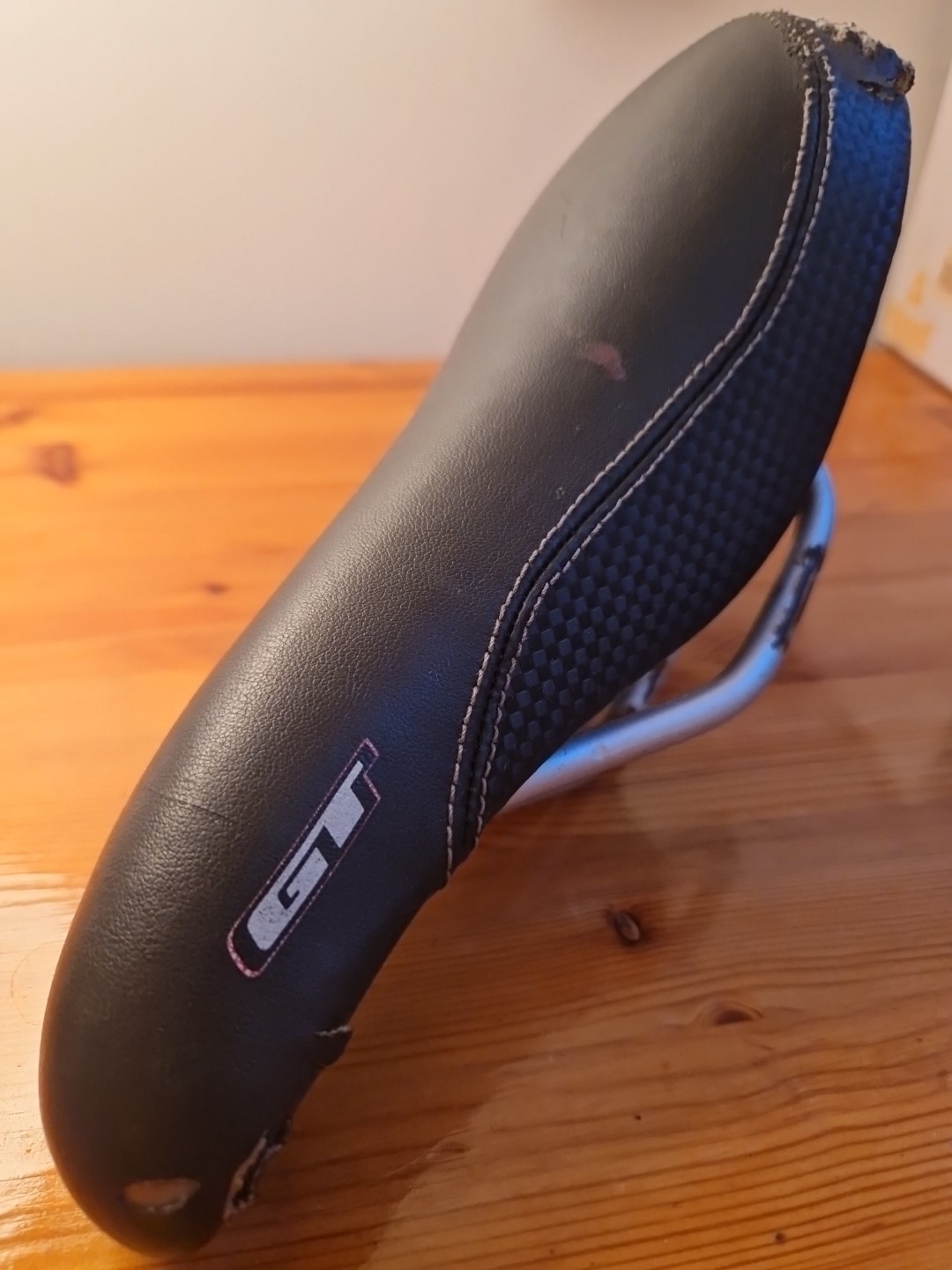 GT BMX Stubby Seat Midschool 2003 Viscount In Survivor Condition GT BMX Stubby Seat Midschool 2003 Viscount In Survivor Condition