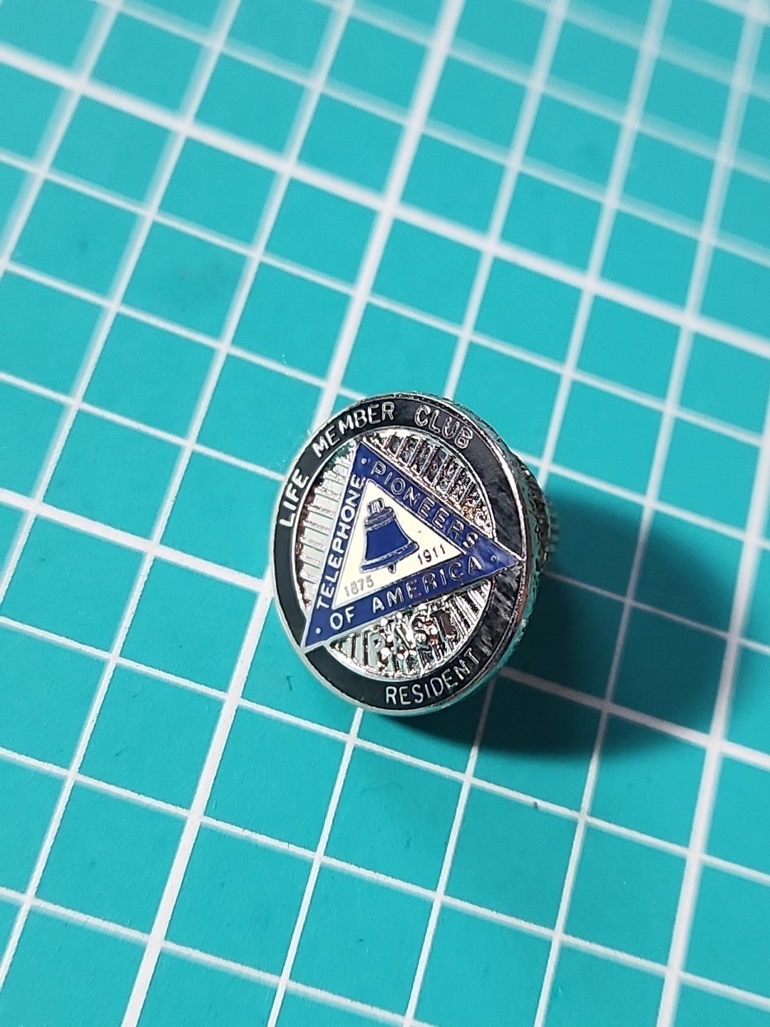 Vtg Telephone Pioneer Of America Life Member Past Resident Silver Tone Lapel Pin