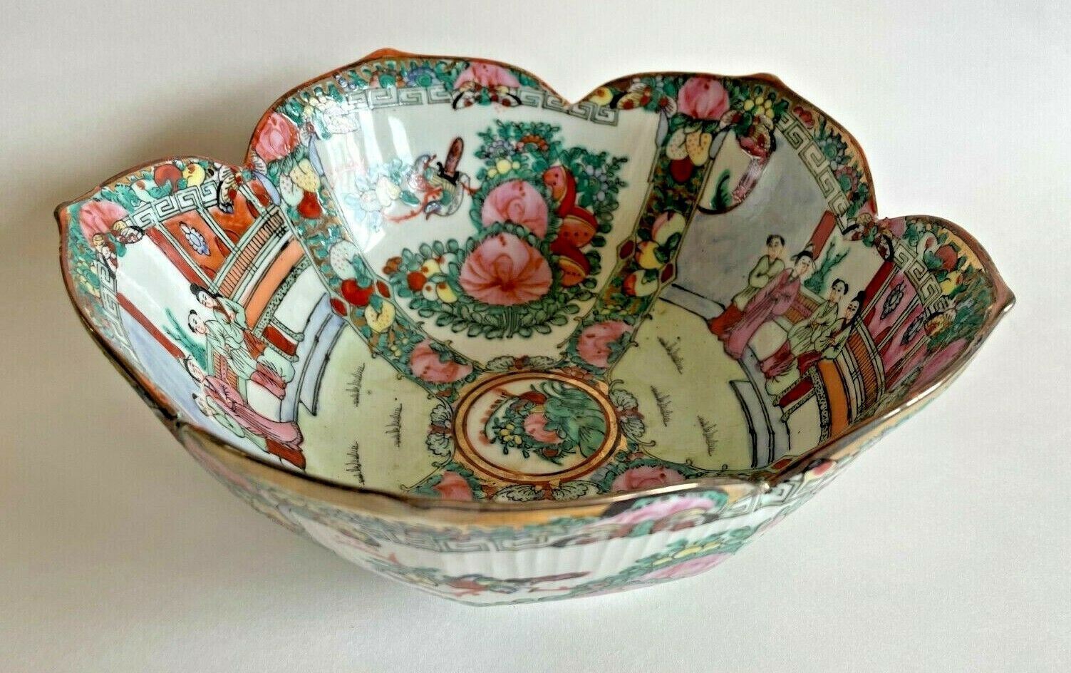 Vintage Chinese Export Rose Medallion Porcelain Scalloped Lotus Bowl