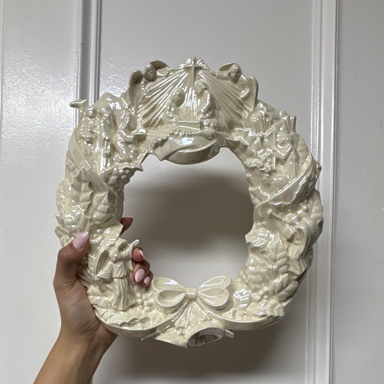 Vintage 1986 Arnel’s Ceramic Christmas Wreath Nativity Iridescent MotherofPearl