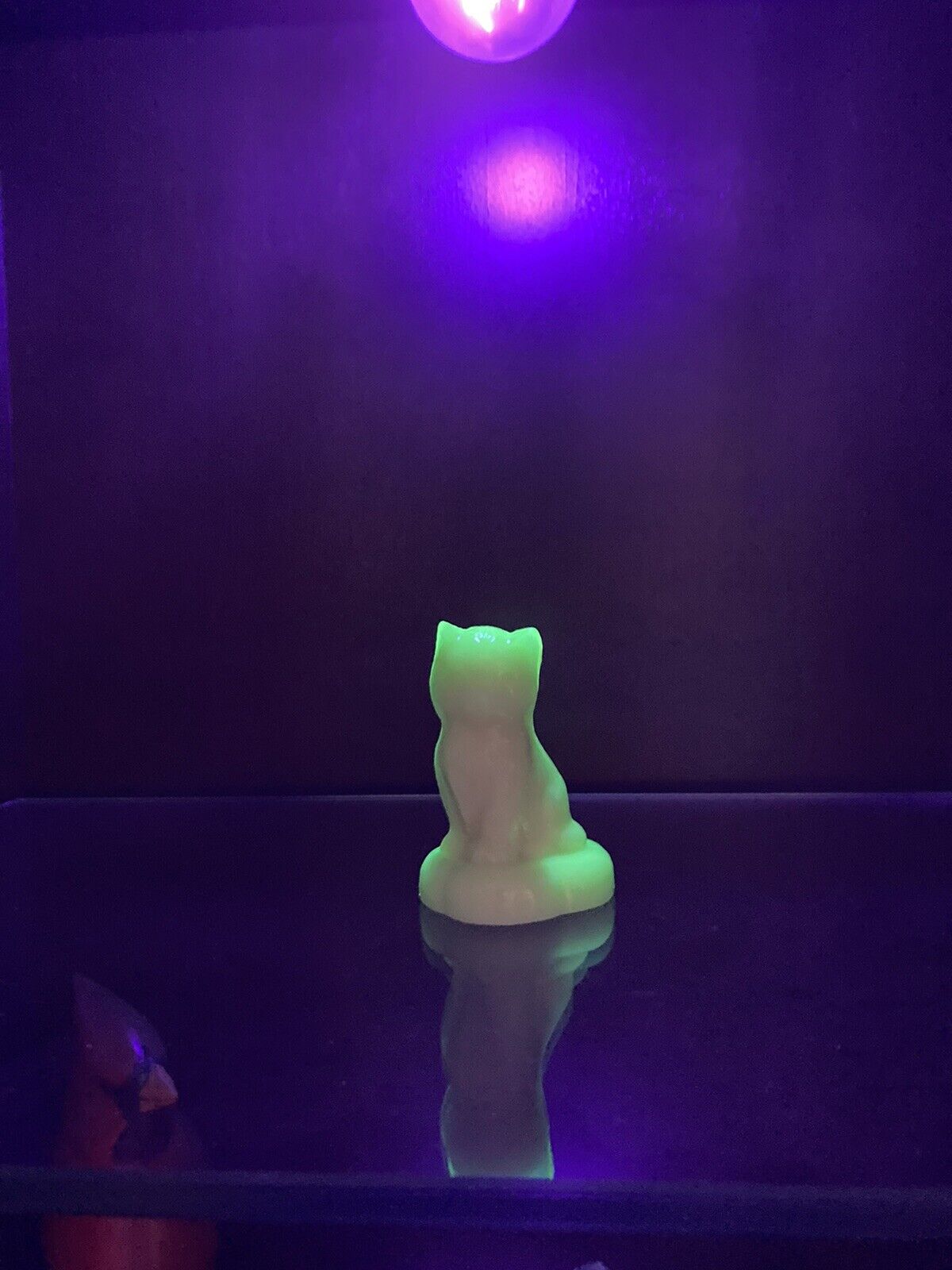 Boyd Marked Glass Cat Kitten On A Pillow Uranium Glows