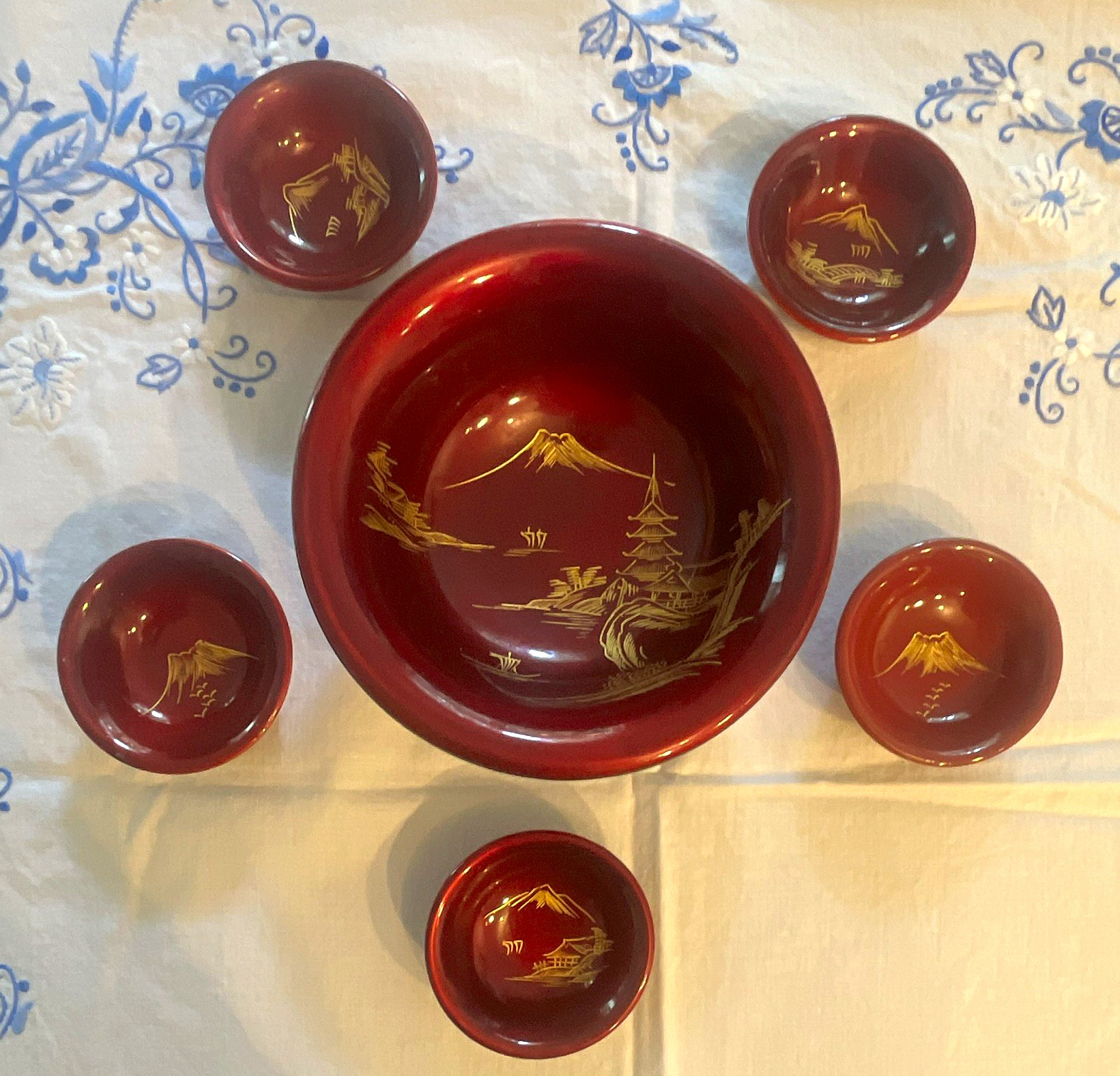 Japanese Vintage  Lacquerware Bowl Set of 6, Gold Mt Fuji Landscape