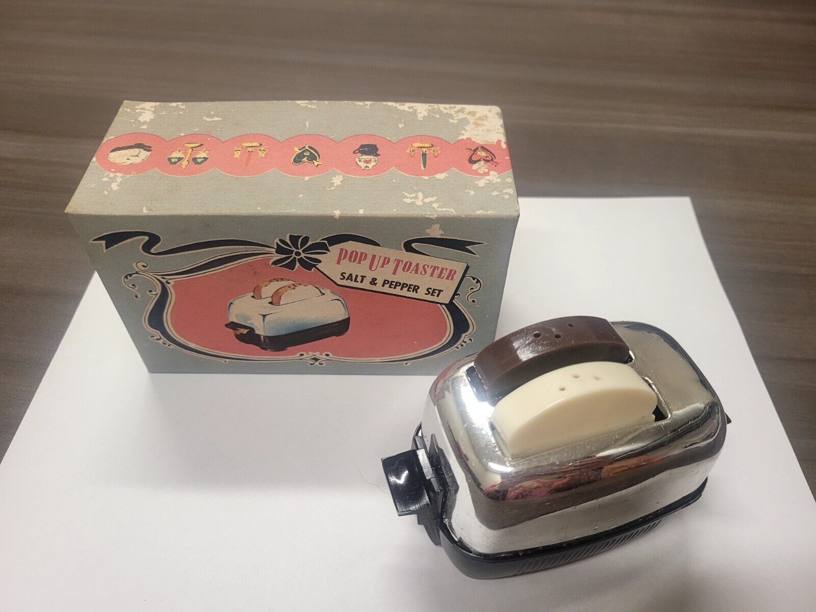 Vintage 1950\'s Unused SALT & PEPPER Pop Up TOASTER SHAKERS with Original Box