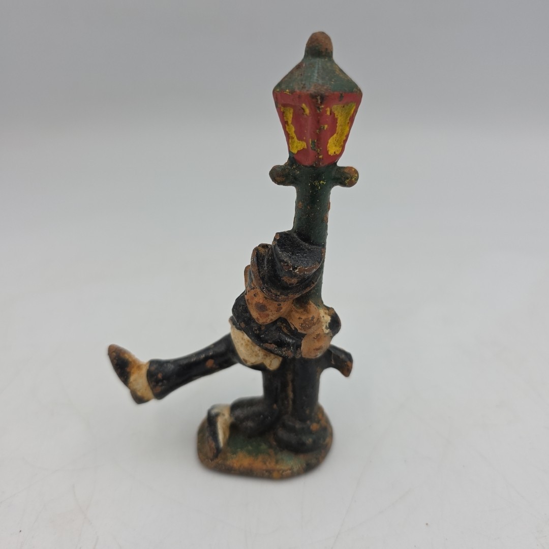Vtg Cast Iron Drunk Man on Lamppost Bottle Opener 2 1/2\