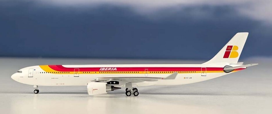 Aeroclassics AC411159 Iberia Airbus A330-300 EC-LXK Diecast 1/400 Model Airplane