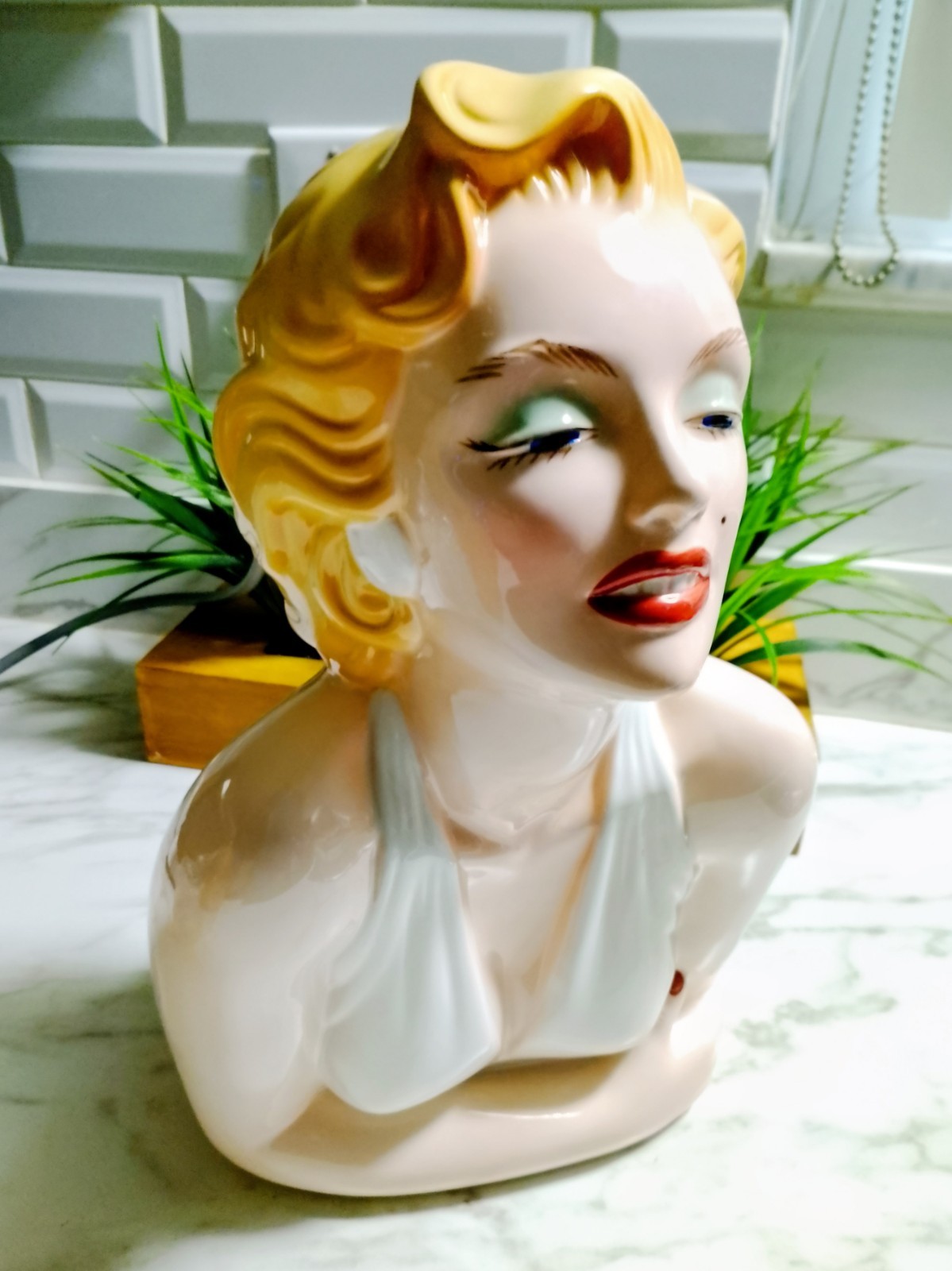 Beautiful Marilyn Monroe 1996 Bust Cookie Jar High Gloss New In Original Box