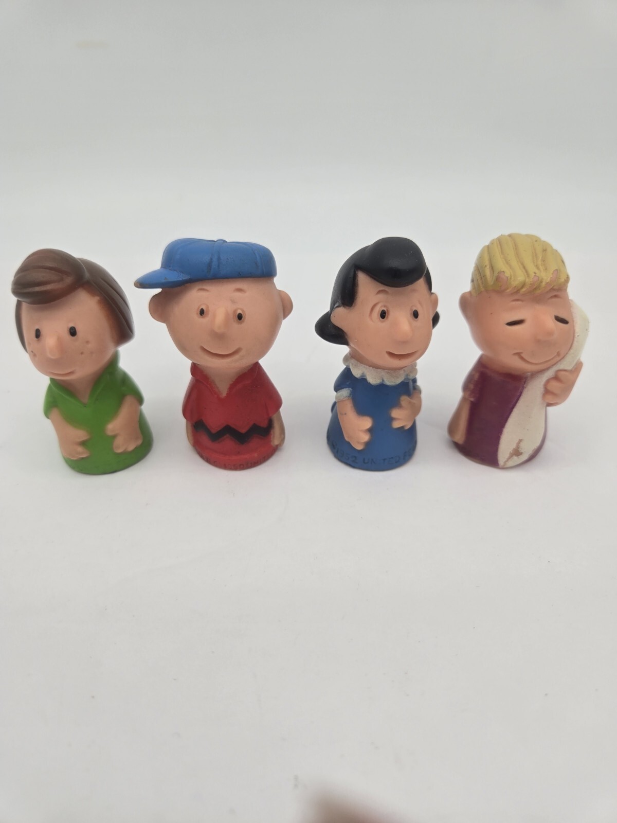 Vtg 1952 Ideal Show Time Peanuts Charlie Brown Finger Puppets Plastic Set of 4 