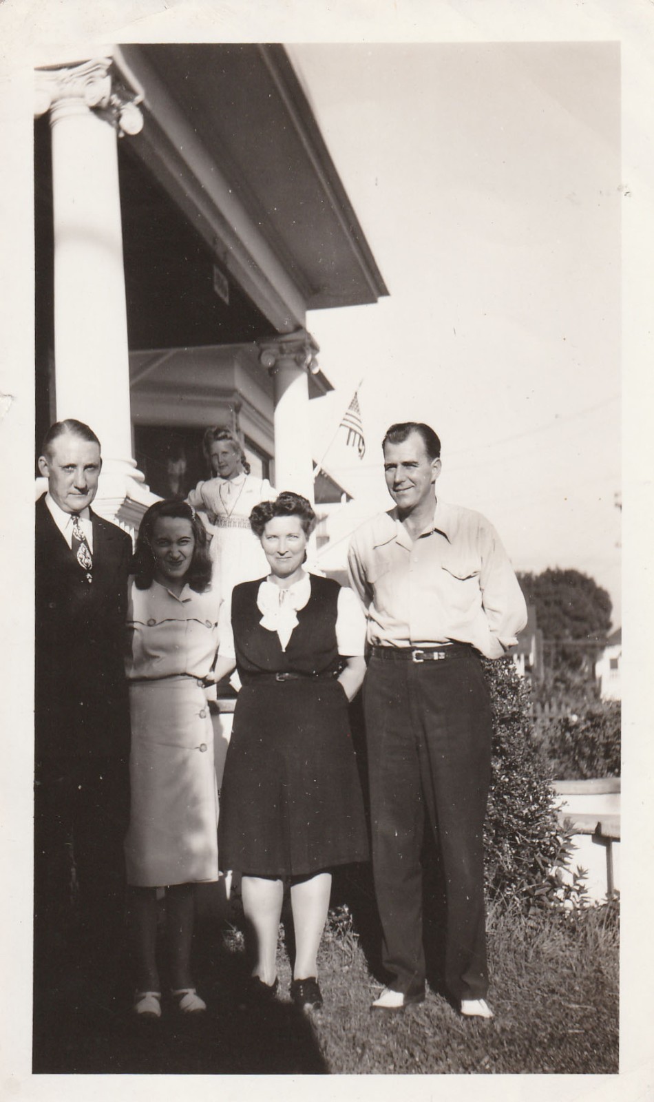Vintage Photo 1940s Couples Photo Bomber Little Girl American Flag Fashion USA