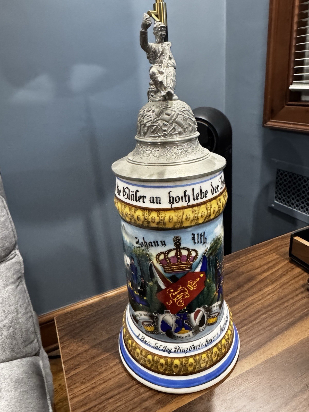 VINTAGE GERMAN REGIMENTAL 1/2L BEER STEIN WITH LITHOGRAPH BOTTOM